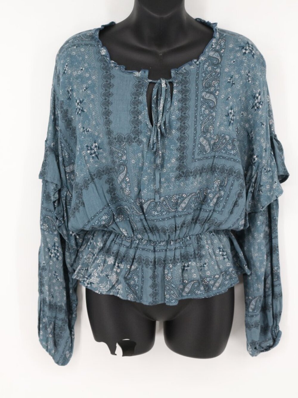 Dress Up, Love People Love Clothes Long Ruffled Sleeve Handkerchief Size Medium